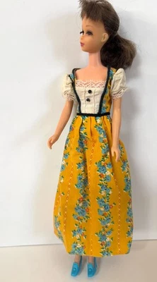 Barbie Francie 1972 #3366 "Pretty Volly" Best Buy vestido amarillo y tacones de peregrino Foto 1 de 4