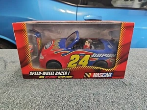 Jeff Gordon #24 DU PONT Nascar Speed-Wheel Racer 8" Action Figure Car 2004 Model - Picture 1 of 2