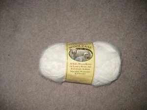 Skein Lion Marke Garn Wolle Leichtigkeit Farbe weiß Frost 501 sportliche Wollmischung - Bild 1 von 1