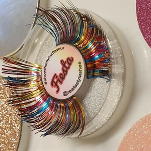 RT Lashes ✨ Fiesta RAINBOW MULTI CHRISTMAS PARTY FOIL EYELASH FESTIVE XMAS - Picture 1 of 6