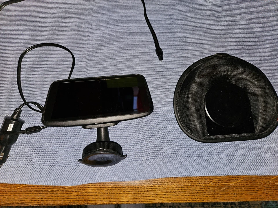 Tom Tom Go Essenziell 6 wie neu mit Matte - Bild 1 von 1