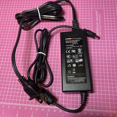 Cable de alimentación cargador adaptador CA de 12 voltios 5 amperios (12 V 5 A) 60 W PARA monitores LCD Foto 1 de 3
