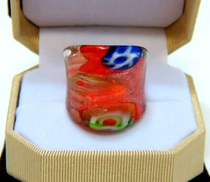Einzigartiger Boho roter mundgeblasener Glas Glitzer Ring mit abstrakten Blumen & Herzen Gr. 8,25 - Bild 1 von 5