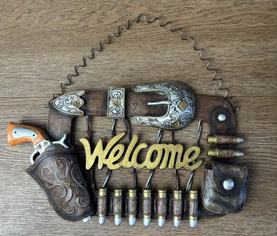 Cuerdas de pistola de revólver occidental rústico y carcasas de munición letrero de pared de bienvenida decoración Foto 1 de 4