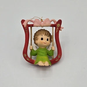 Vintage Mid Century Kunststoff Engel auf Schaukel Harfe Leier Weihnachtsschmuck süß 60er 70er - Bild 1 von 2