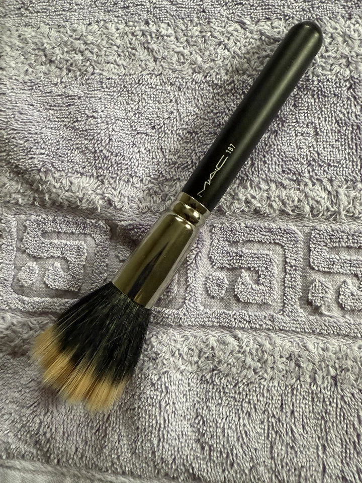 MAC Puderpinsel Nr. 187 - Bild 1 von 3