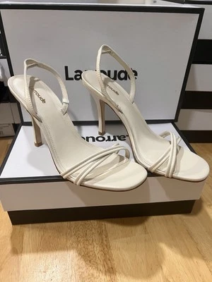 Sandalia de aguja talla 11 LARROUDE Annie con tira trasera en marfil nueva en caja Foto 1 de 4