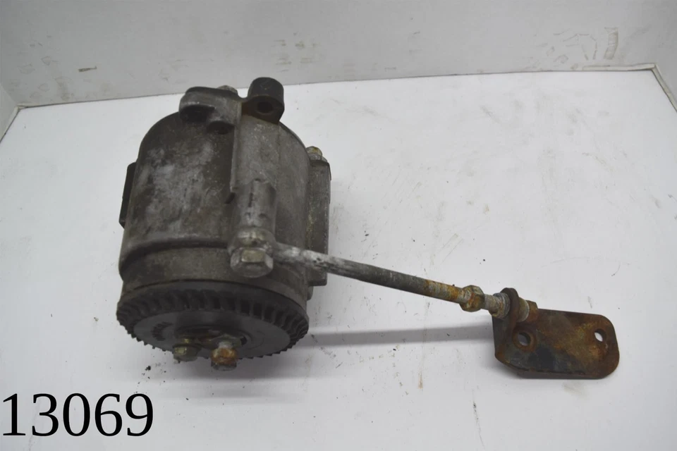 1982 1992 Jaguar XJS V12 Engine Air Smog Pump Outlet Tensioner 7832904 - Image 1 of 4