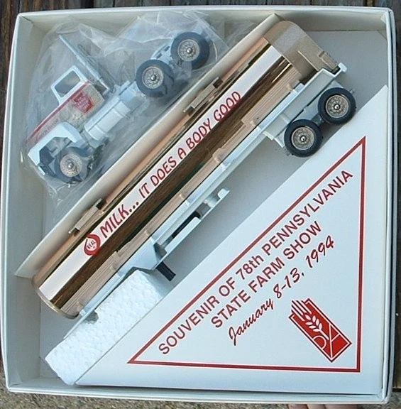 Camión Winross modelo expositor petrolero dorado PA Farm Show '94 Foto 1 de 1