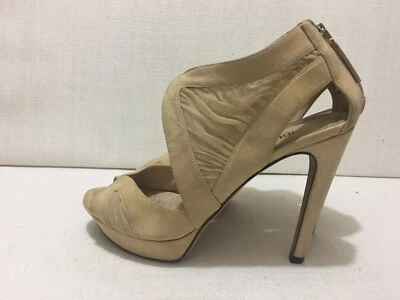 Sandalias FENDI - Arena/Beige - Gamuza Suave y Malla Punta Abierta Talla 37.5/US7/UK4.5/AU6.5 Foto 1 de 4