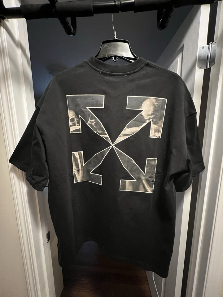 Camiseta de manga corta Off-White Caravag Arrow Over 'Negra' grande Foto 1 de 4