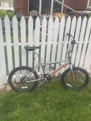 Bicicleta BMX Dyno Comp 1994 20” ¡Todas las piezas están ahí y funcionan muy bien! Foto 1 de 4