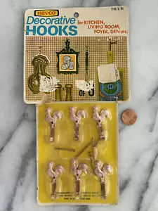 Ganci da parete gallo decorativi vintage Nevco rame pollo ferramenta nuovi con scatola 6 1970 - Foto 1 di 1