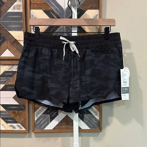 Vuori Clementine Damenshorts schwarz Aquarell Tarnmuster Large neu mit Etikett - Bild 1 von 6