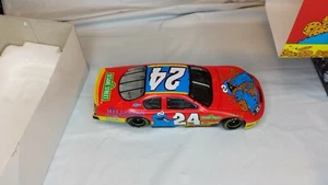 2003 Jeff Gordon Sesame Street Jeff Gordon Foundation 1:24 Action NASCAR Diecast - Bild 1 von 9