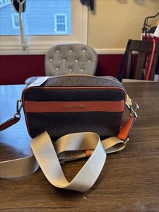 Bolso Bandolera MICHAEL KORS Kenly Grande Logo con Correa para Guitarra Nuevo con Etiquetas - Imagen 1 de 10