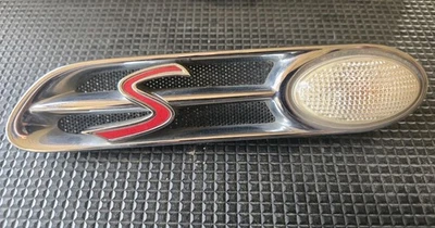 Indicador y moldura del alerón lateral izquierdo BMW Mini Cooper S (R53/R52 2001-2006) Foto 1 de 3