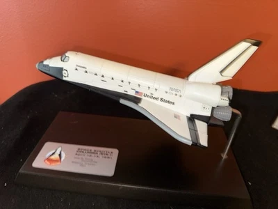Danbury Mint NASA SPACE SHUTTLE COLUMBIA (STS-1) 1:150 Scale Replica W/Orig Box - Image 1 of 4