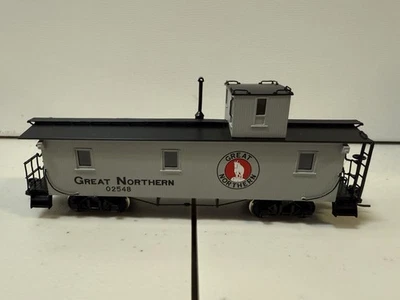 North Bank Line Great Northern 33’ Caboose #02548 HO Brass Model - Image 1 of 4