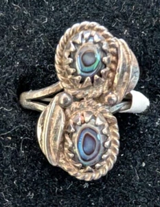 Vintage STERLING SILVER  Paua Shell with twisted wire and Leaf Size 7 - Picture 1 of 3