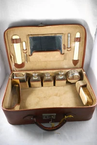 antiker Reise-Necessaire-Lederkoffer mit komplettem Inhalt, mit Schlüssel - Bild 1 von 4