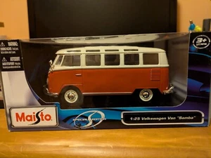 VW Volkswagen Combi Samba Camper Van Model 1:25 Scale - Picture 1 of 1