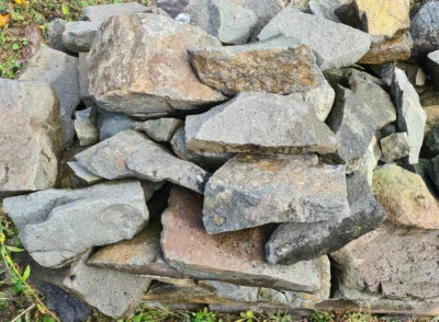 24 Kg Basalt Bruchsteine 180 bis 300 mm  , Ziersteine für Aquarium Garten Teich - Bild 1 von 2