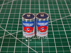 Pair Eveready #935 Vintage C Cell Nine Lives Leakproof Flashlight Batteries 20¢ - Picture 1 of 7