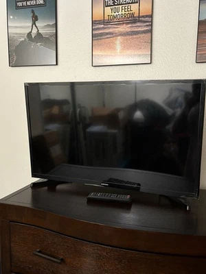 SAMSUNG 32" Class HD (720P) Smart LED TV UN32M4500 - Image 1 of 4