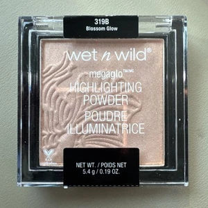 Wet n Wild, MegaGlo Highlighting Powder #319B Blossom Glow. - Picture 1 of 2