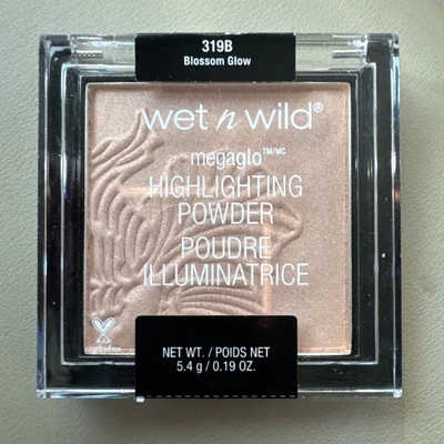 Polvo iluminador Wet n Wild, MegaGlo #319B Blossom Glow. Foto 1 de 2