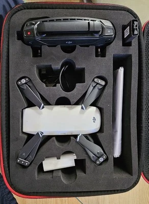 Combo Cuadricóptero y Controlador DJI Spark (CP.PT.00000104.01) Foto 1 de 2