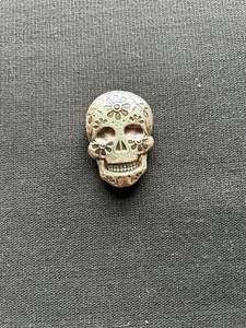 2 OZ SILVER MONARCH - DAY OF THE DEAD MARIGOLD SKULL - Picture 1 of 2
