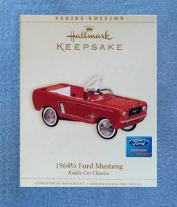 BRAND NEW 1964 1/2 FORD MUSTANG HALLMARK KEEPSAKE ORNAMENT KIDDIE CAR CLASSICS - Picture 1 of 2