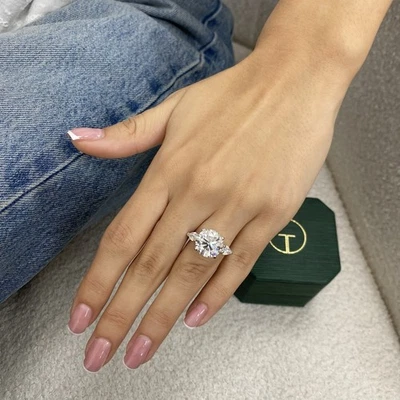 Diamond Ring F VS1 IGI Certified 7.8 Ct Round Lab created 14K White Gold 3Stone - Image 1 of 4