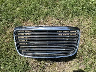 Chrysler 300 2011-2014 conjunto completo de parrilla superior - sin daños Foto 1 de 4