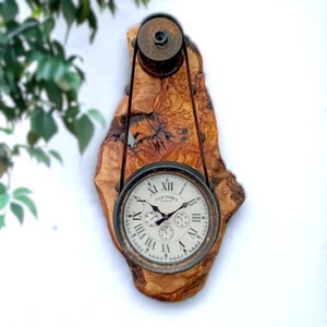 Antike rustikale runde Wanduhr Olivenholz Live Edge mit römischen Ziffern Zifferblatt UK - Bild 1 von 6