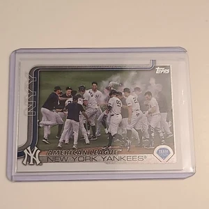2025 Topps Series 1 - New York Yankees #123 American League - Bild 1 von 2