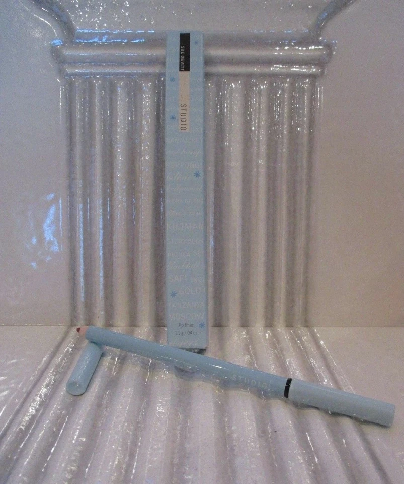 DELINEADOR DE LABIOS SUE DEVITT STUDIO ST. MORITZ 0,04 OZ EN CAJA Foto 1 de 1