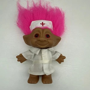 Muñeca Troll Enfermera As Novedad Vintage Pelo Rosa Corazón Joya en el Vientre - Imagen 1 de 4