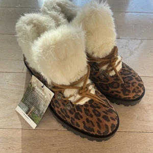 Neu Bearpaw Leopard Wanderschuhe Größe 6 Fell Wildleder Stollensohle Booties - Bild 1 von 7