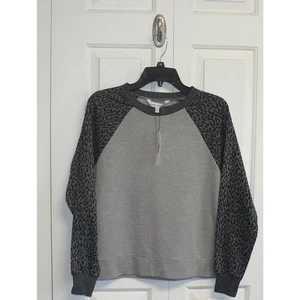 Cupcakes & Cashmere Animal Print Sleeve Crewneck Sweatshirt Heather Grey XS $88 - Picture 1 of 3