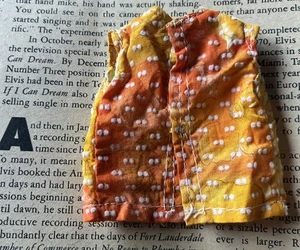 Handgefertigte Barbie Puppe ärmelloses Oberteil 70er Jahre - Bild 1 von 4