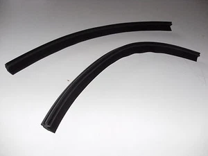 MORRIS MINOR FRONT QUARTERLIGHT UPRIGHT RUBBERS - NEW - Picture 1 of 1