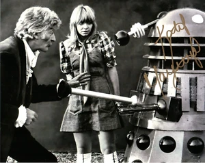 Doctor Who Autograph: KATY MANNING (Day of the Daleks) Signed Photo - Imagen 1 de 1