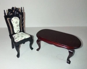 Silla y mesa miniatura para casa de muñecas escala 1:12 pulgadas tela tapicería y caoba - Imagen 1 de 6