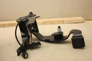 2015 HARLEY TRI GLIDEFREEWHEELER PARKING BRAKE PEDAL& BRAKE PEDAL BRACKET - Picture 1 of 9