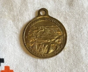 Grand Canyon National Park Arizona Vintage Lucky Coin Gold Color - Imagen 1 de 3