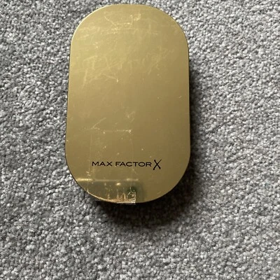 Max Factor Facefinity Compact FOUNDATION  SPF 20 - 009 CARAMEL - Image 1 of 3