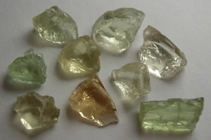 BERYL / MIXED COLOR ROUGH FOR FACETING, BRAZIL, SOUTH AMERICA - Picture 1 of 3